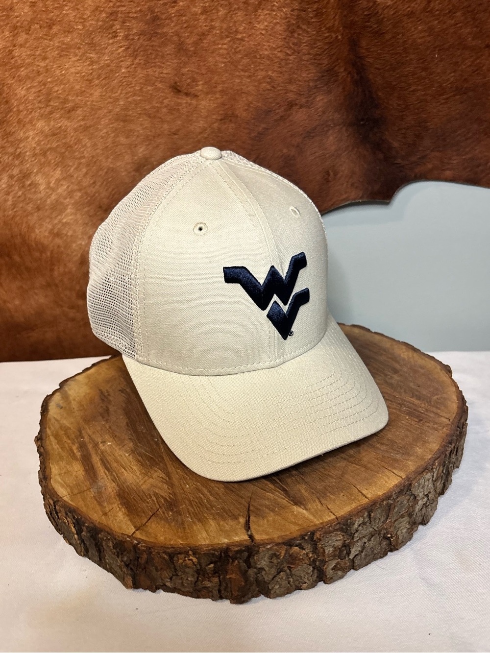 ⛰️ New Era West Virginia Mountaineers 9SEVENTY Trucker Snapback Hat | Cream WVU